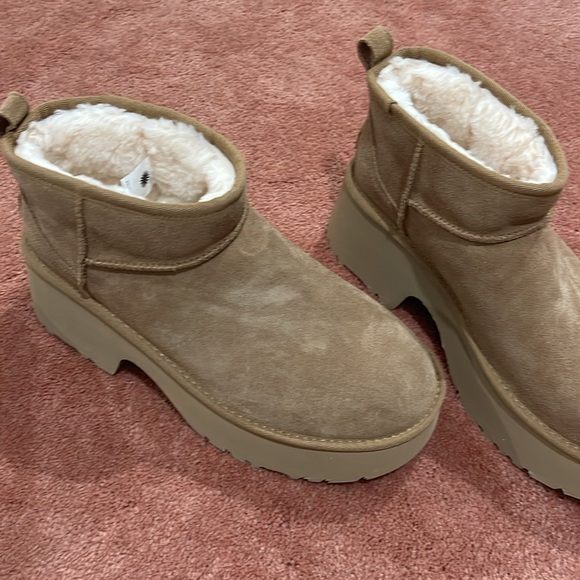 UGG Chestnut Suede Platform Ankle Boots - Picture 10 of 13